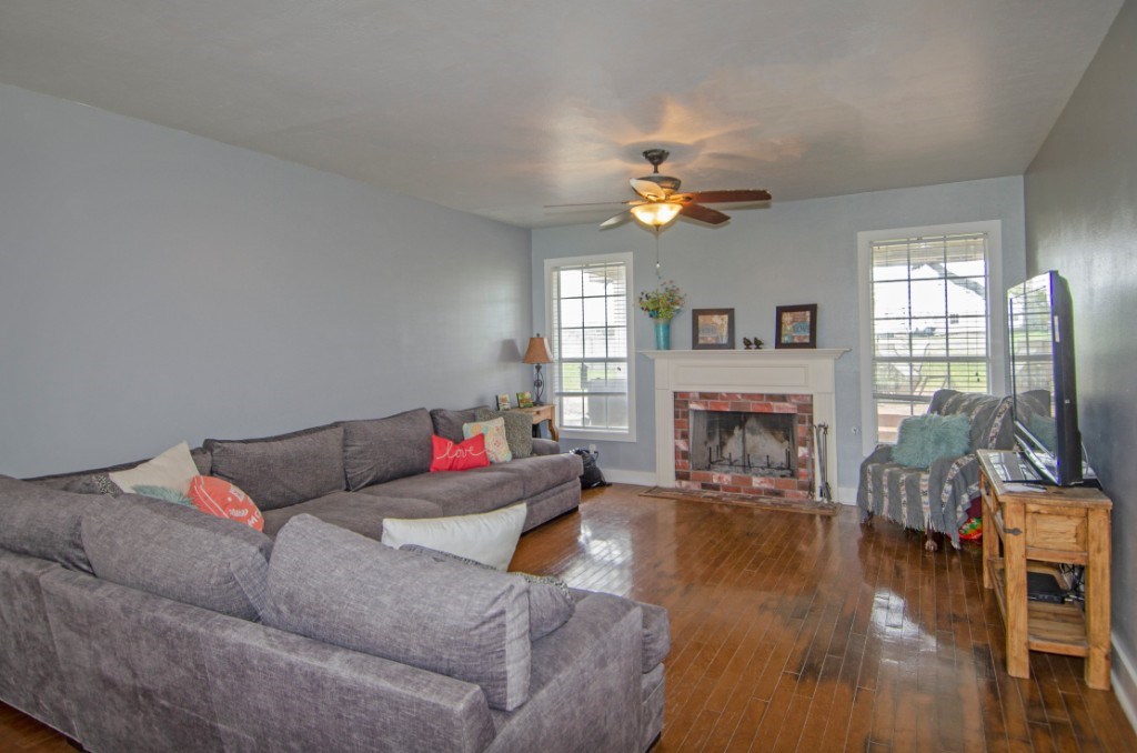 2040 West Guenther Lane La Grange 78945, Fayette County